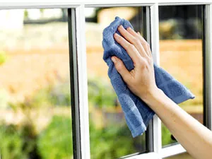 Putsa fönstren själv eller anlita professionella fönsterputsare